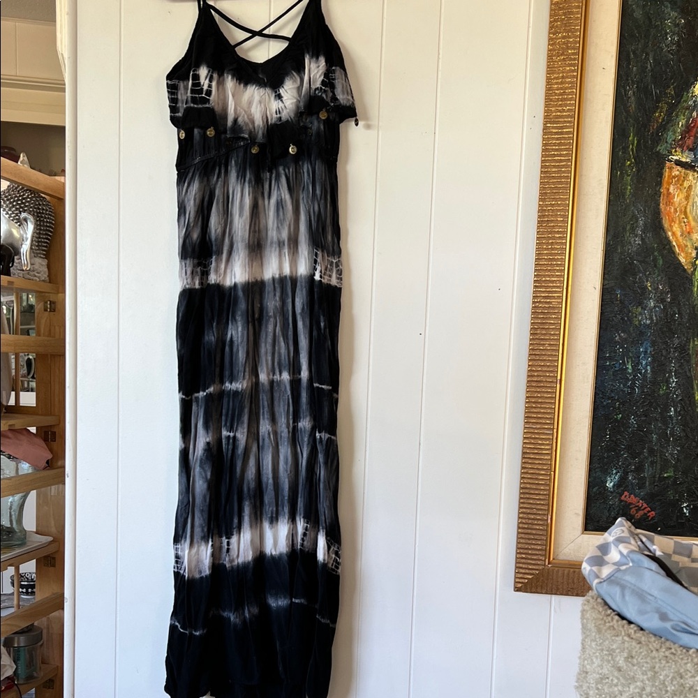 Elegant Black and White Tie-Dye Maxi Dress